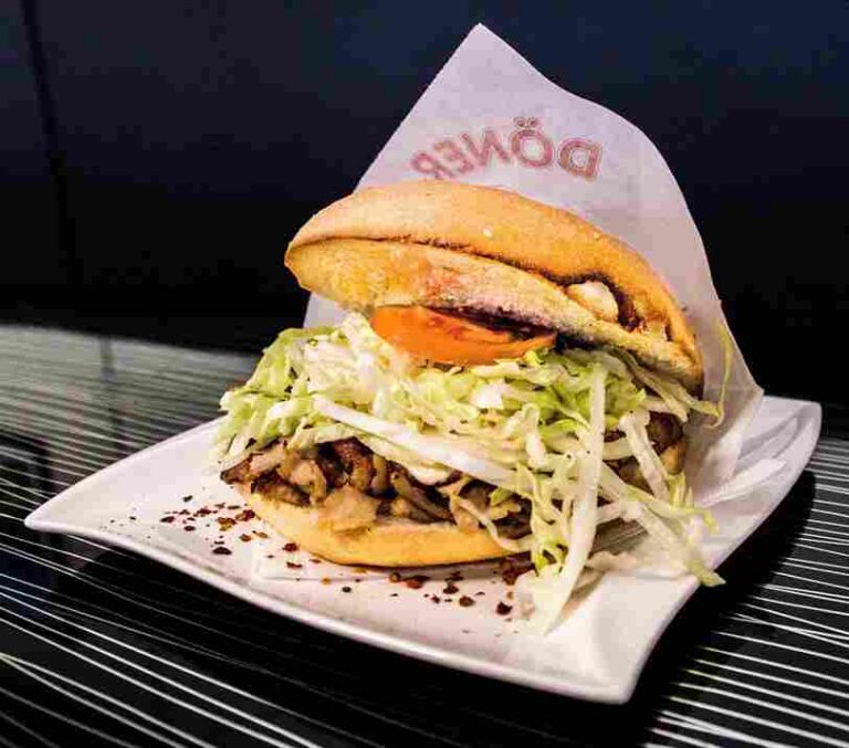Kebab in Italia: da street food snobbato a pietanza (anche gourmet) sempre più apprezzata insieme a pizza al taglio e sushi take-away
