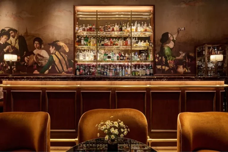 Rothko a Firenze: la mostra dedicata al “Maestro del colore” ispira la nuova cocktail list del bar Artemisia dell’Hotel Savoy