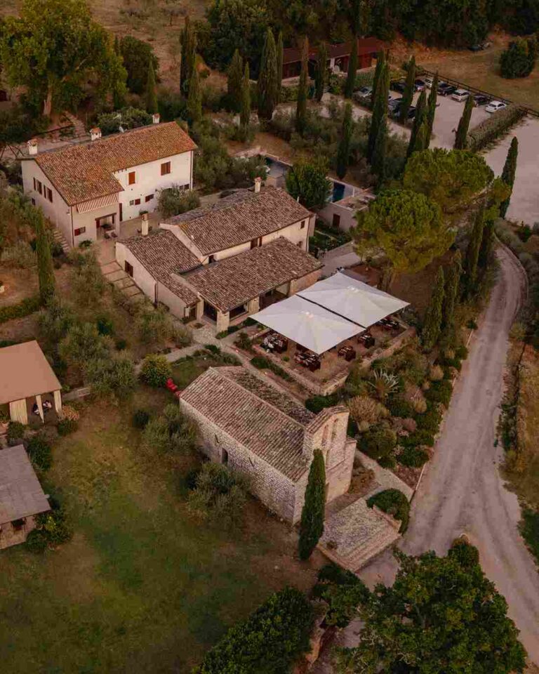 Tenuta di San Pietro a Pettine: un borgo umbro del 1100 che celebra i territorio a partire dal tartufo