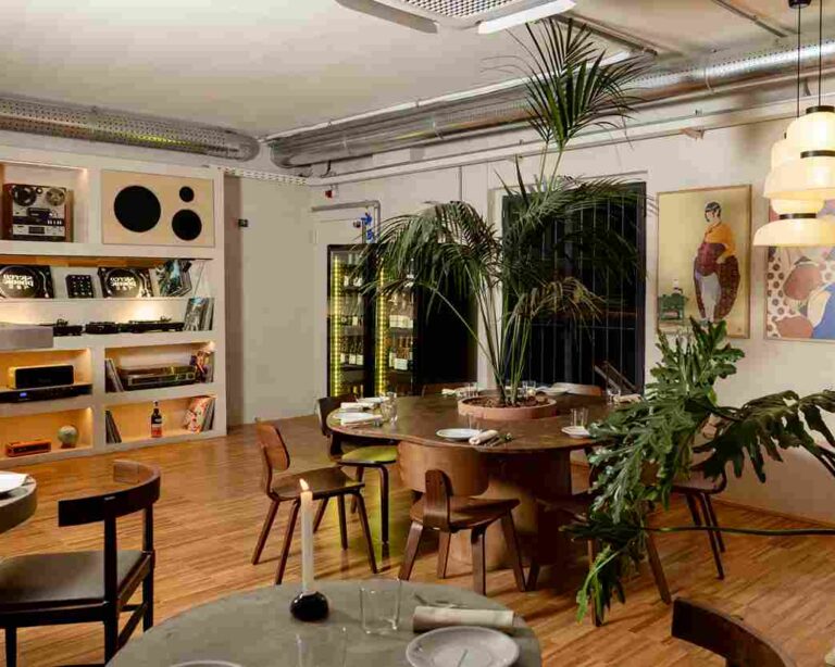 UFO bistrot: nella periferia sud di Milano arriva un concept gastronomico “ibrido”, dove cucina, musica e socialità si intrecciano