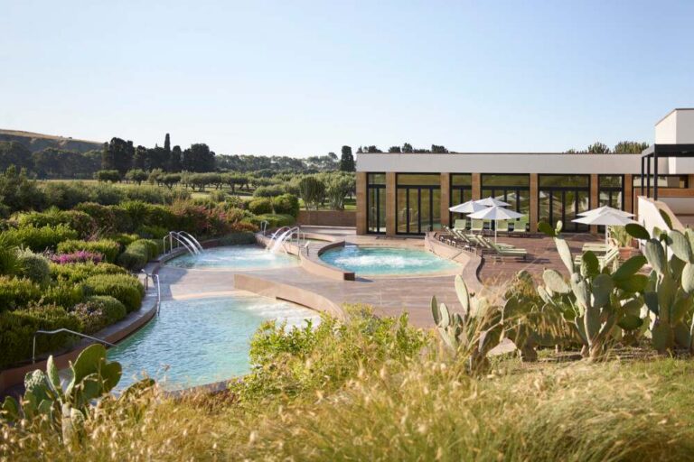 Verdura Resort: l’ospitalità siciliana celebra la longevità e il silenzio